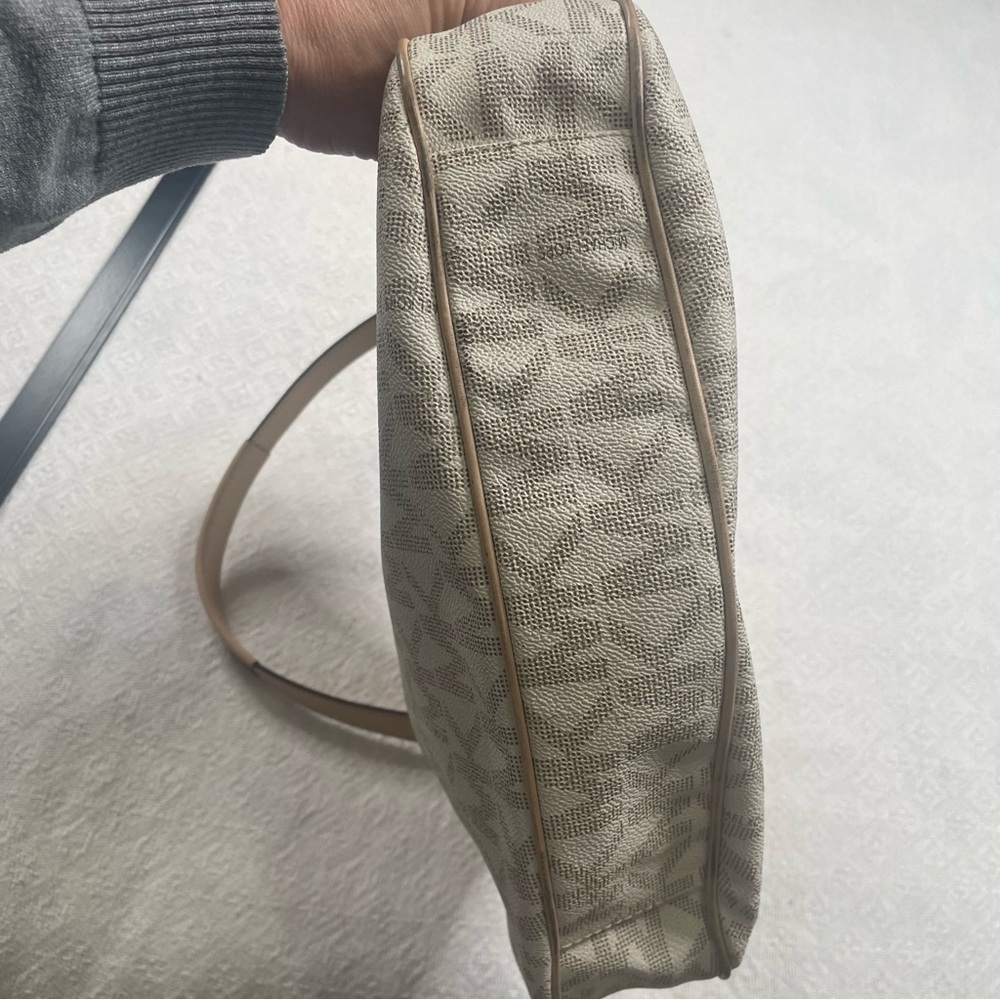 Michael‎ Kors Beige and Cream Women's Shoulder Bag~ Jet Set MK Logo - Picture 9 of 15